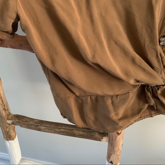 ❤️ Brown Crop Top Button Up - Picture 3 of 10